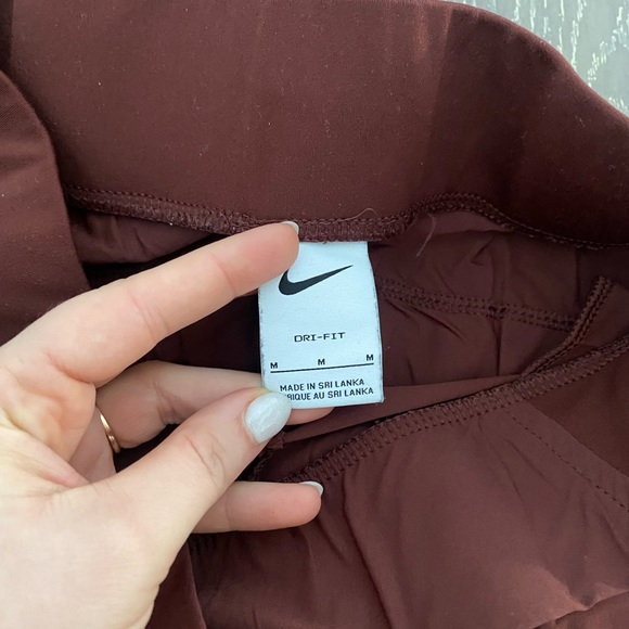 Nike burgundy red joggers - Picture 3 of 5